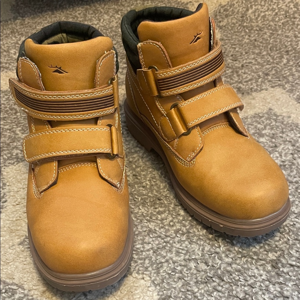 Deerstags Marker Tan with Camo Kids Boots with Velcro